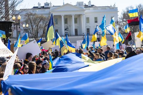 Rally for peace in Ukraine outside the White House in Washington, DC. Photo by Flickr/Mike Maguire CC BY 2.0