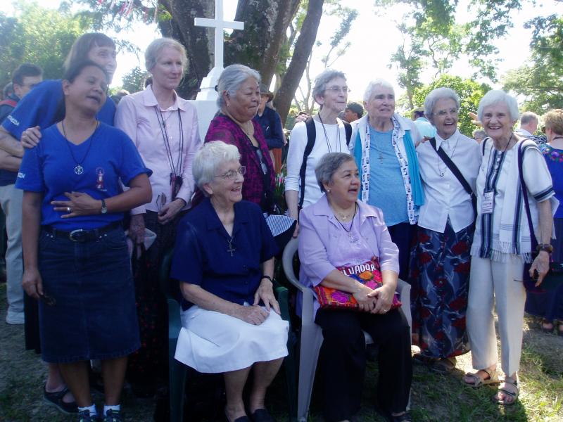 Ten Maryknoll Sisters with 35th Anniversary SHARE El Salvador delegation