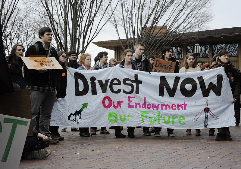 Fossil_Fuel_Divestment_Student_Protest_at_Tufts_University