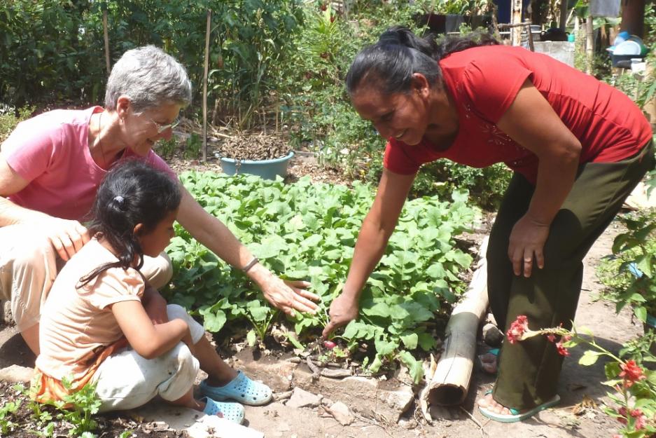 Peg Vamosy in El Salvador