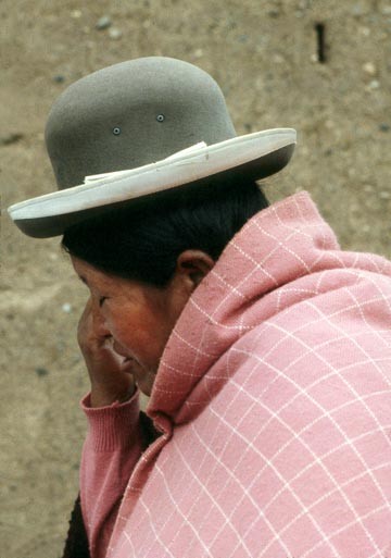 bolivia woman with pink wrap2002