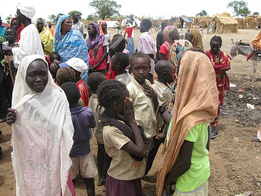 children_queue_for_water_in_the_jamam_refugee_camp_7118755769