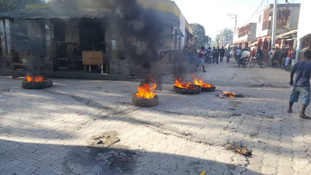 2019_haitian_protests_tire_fire